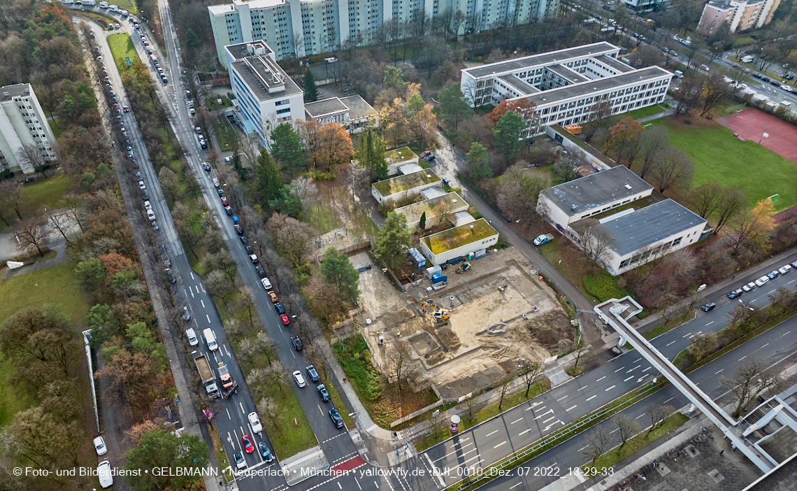 07.12.2022 - Luftbilder von der Baustelle an der Quiddestraße 'Haus für Kinder' in Neuperlach